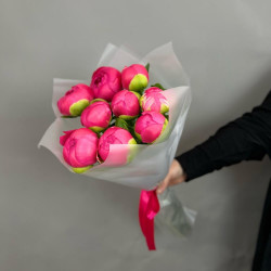 Букет из 9 коралловых пионов